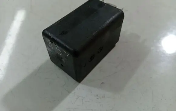 Audi A6 S6 C6 4F Glow plug pre-heat relay 038907281B