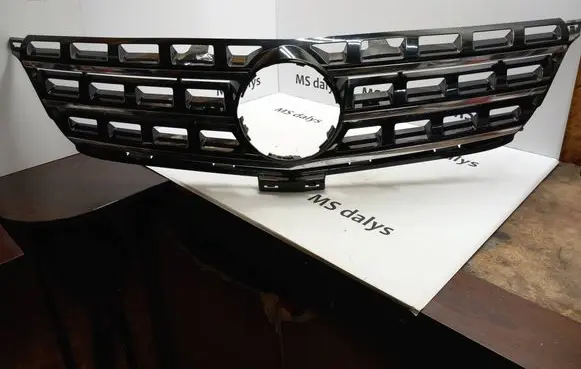 Mercedes-Benz ML W166 Front bumper upper radiator grill A1668800123 1668800123 A1668800985