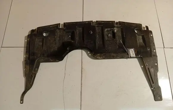 Mitsubishi Colt Engine splash shield/under tray MR575339