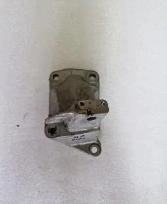 Dodge Durango Engine mounting bracket 68252524AA