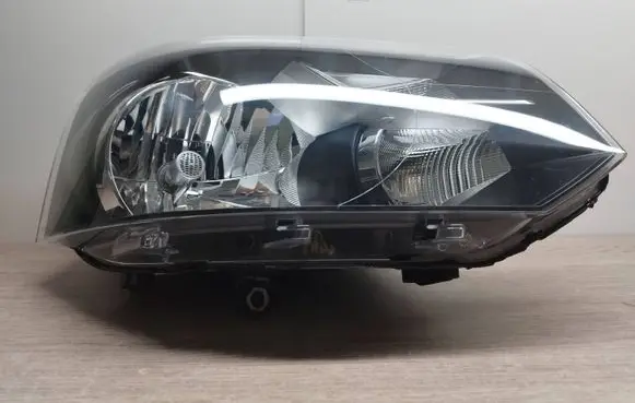 Volkswagen Transporter - Caravelle T5 Headlight/headlamp 7E1941016T 030125430200 LE08A6194