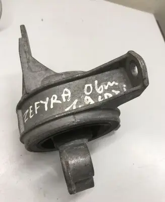Opel Zafira B Engine mount bracket 90539246