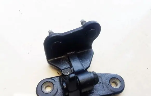 Mercedes-Benz C AMG W204 Rear door lower hinge a047058 1005