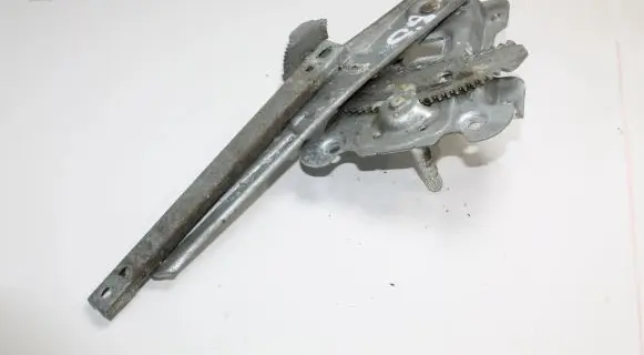 Nissan Micra Rear window lifting mechanism without motor