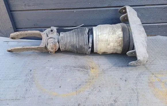 Volkswagen Touareg I Air suspension front shock absorber 