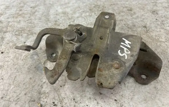 Mitsubishi Pajero Sport I Engine bonnet/hood lock/catch