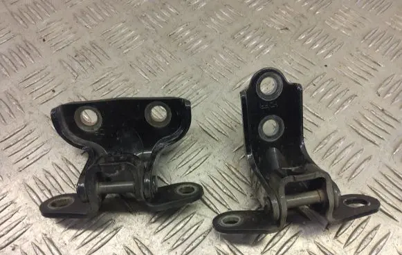 KIA Stonic Rear door hinge set 