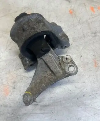 Engine mount bracket