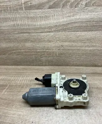 BMW 7 E65 E66 Rear door window regulator motor 676283820011 105965101