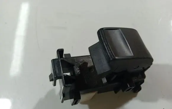 Toyota Auris 150 Electric window control switch 1928297