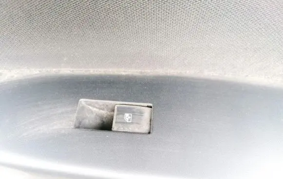 Opel Antara Electric window control switch