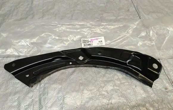 Skoda Rapid (NH) Radiator trim 69B104-6