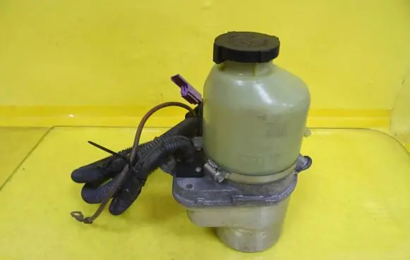 Opel Zafira A Power steering pump TRW