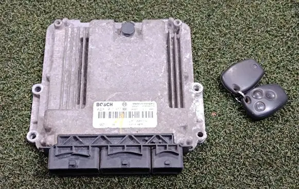 Renault Master III Engine control unit/module 237100899R 0281017977 237101487R