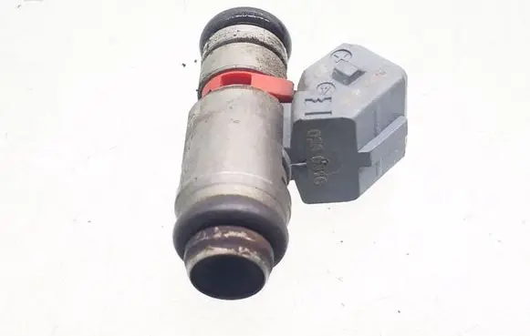 Audi A2 Fuel injector 036031C