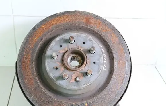 Rear wheel hub spindle/knuckle