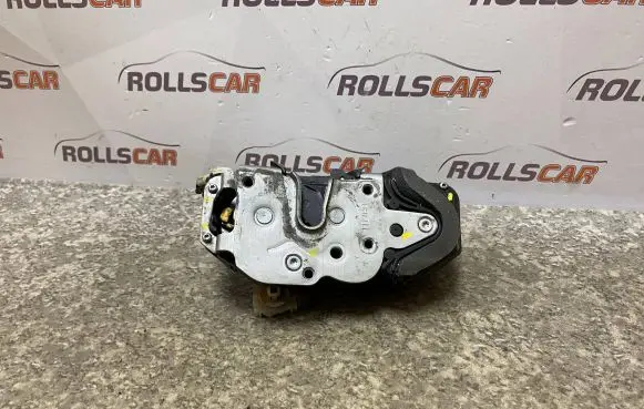 Opel Insignia A Front door lock 13577976 3023880RH 11F031