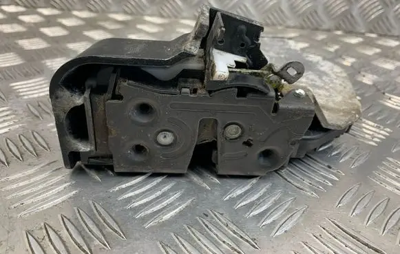 Volvo V50 Front door lock 30753663