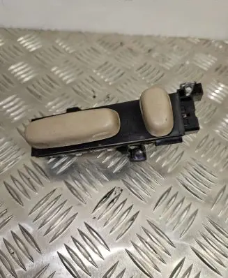 Toyota Avensis T250 Seat control switch 18A189