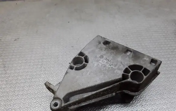 Skoda Fabia Mk1 (6Y) Engine mounting bracket 038199207M