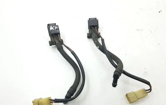 Volkswagen PASSAT B5 Windshield washer spray nozzle 3B0955986