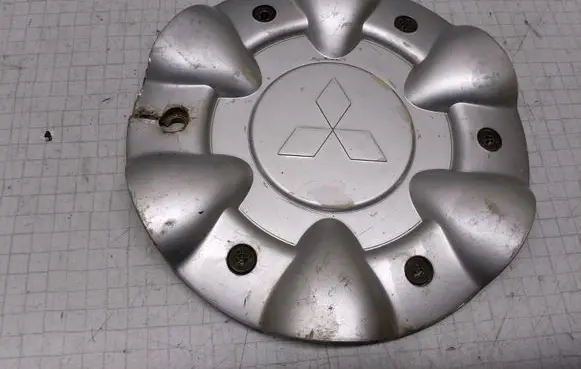 Mitsubishi Carisma Original wheel cap MZ310935