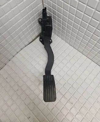 Peugeot 208 Accelerator throttle pedal 9671433780 6131757 6PV00994941