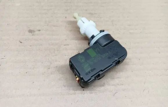 Volkswagen Golf Sportsvan Headlight level adjustment motor 