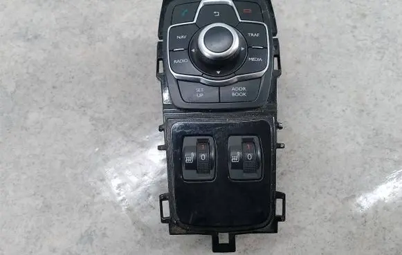 Peugeot 508 Central console control unit 