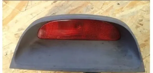KIA Clarus Third/center stoplight