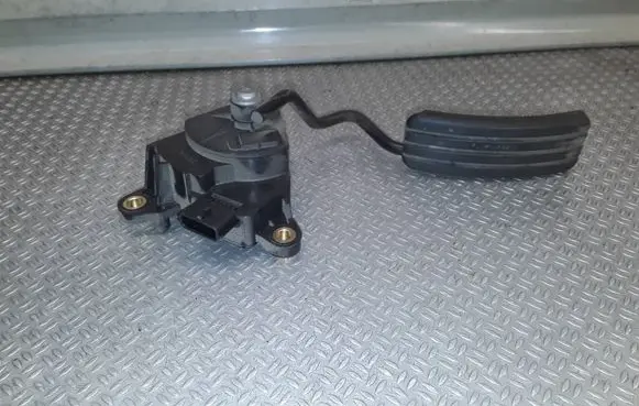 Renault Modus Accelerator throttle pedal 8200139322