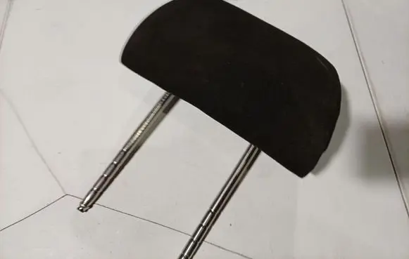 Volkswagen PASSAT B5 Front seat headrest 