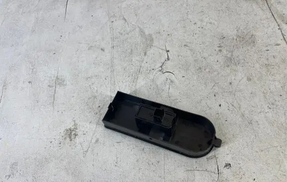 Opel Zafira B Electric window control switch 13228709