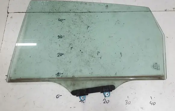 Honda CR-V Sliding door window/glass 