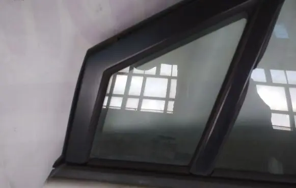 Toyota Corolla Verso AR10 Front door vent window glass four-door 