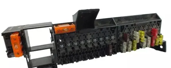Mercedes-Benz E W210 Fuse box set 2105460543