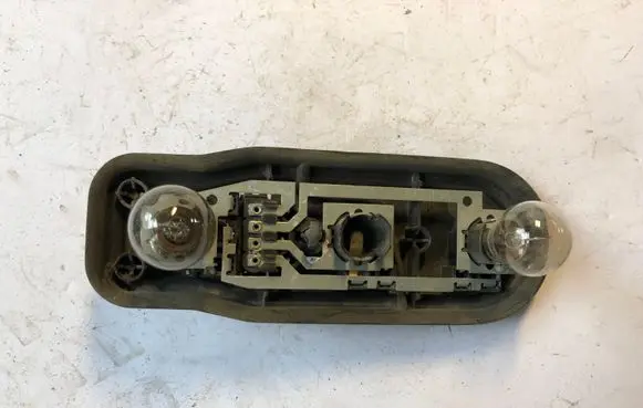 BMW 5 E39 Tail light bulb cover holder 8371324 393440 P21W