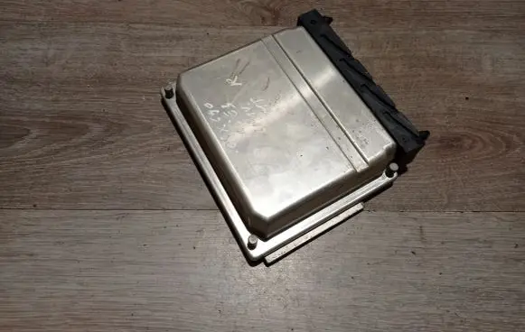Volvo XC90 Engine control unit/module 1039504101 30646978 0281011441