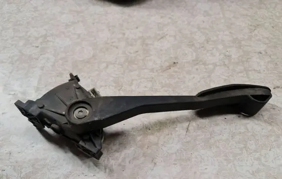 Volvo S60 Accelerator throttle pedal 30636003 6PV00853700