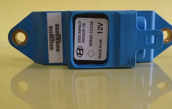 Hyundai Matrix Airbag deployment crash/impact sensor 95920-1C100