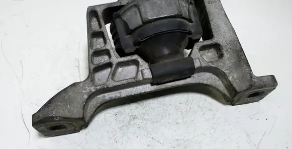 Mazda 3 I Engine mount bracket