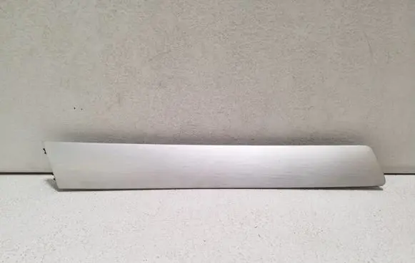 Volkswagen Touareg II Front door trim bar 7P6867439C