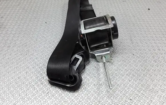 Opel Zafira B Front seatbelt 560834801