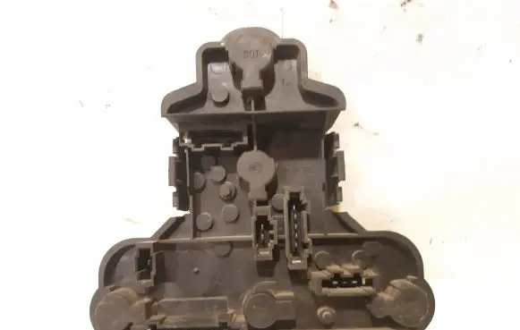 Volkswagen Golf III Tail light bulb cover holder 1H6945257