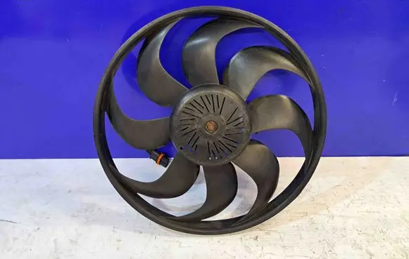 Volvo XC70 Radiator cooling fan shroud 31338823