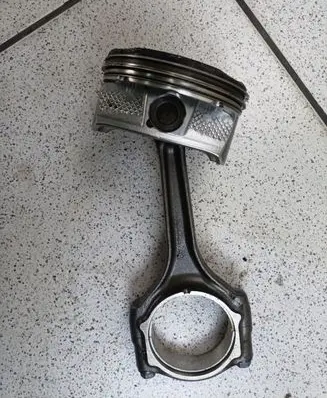 Piston with connecting rod