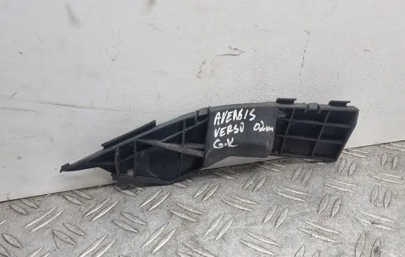Toyota Avensis Verso Front bumper mounting bracket 370N