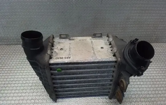 Volkswagen Golf III Intercooler radiator 1H0145805B
