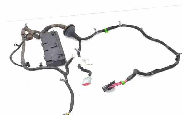 Jeep Cherokee Relay mounting block P68165473AD