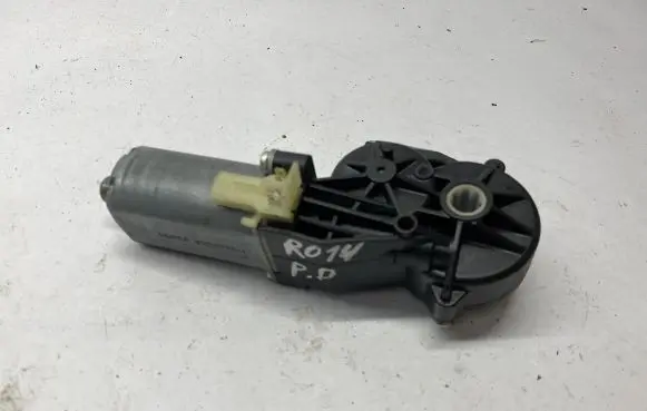 Mercedes-Benz C W204 Front door window regulator with motor 82296770